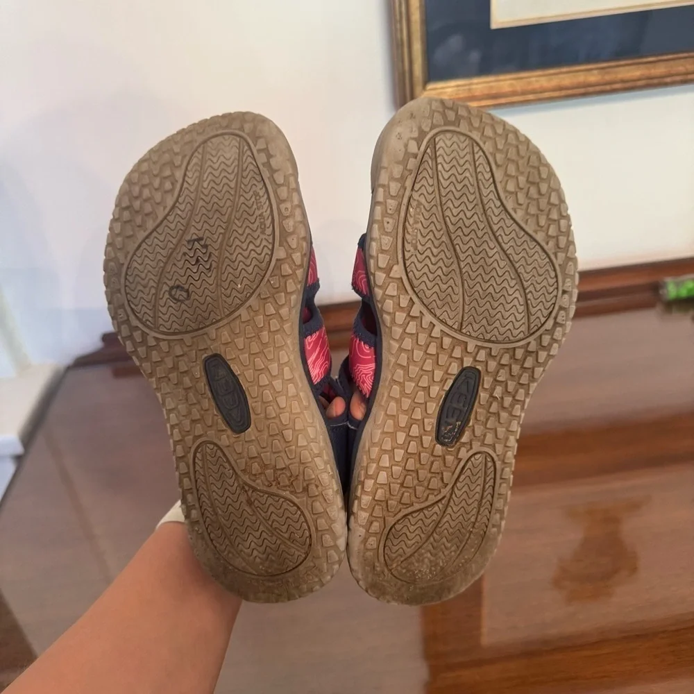 Keen Stingray Closed Toe Unisex Kids Sandals Waterproof Size 3